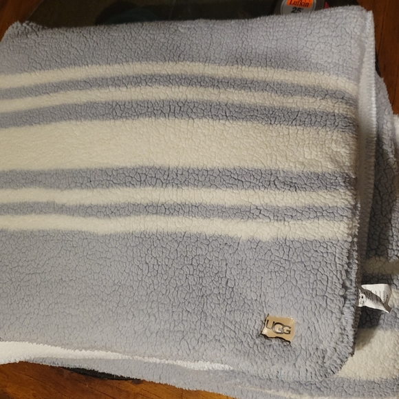 UGG Other - UGG Throw